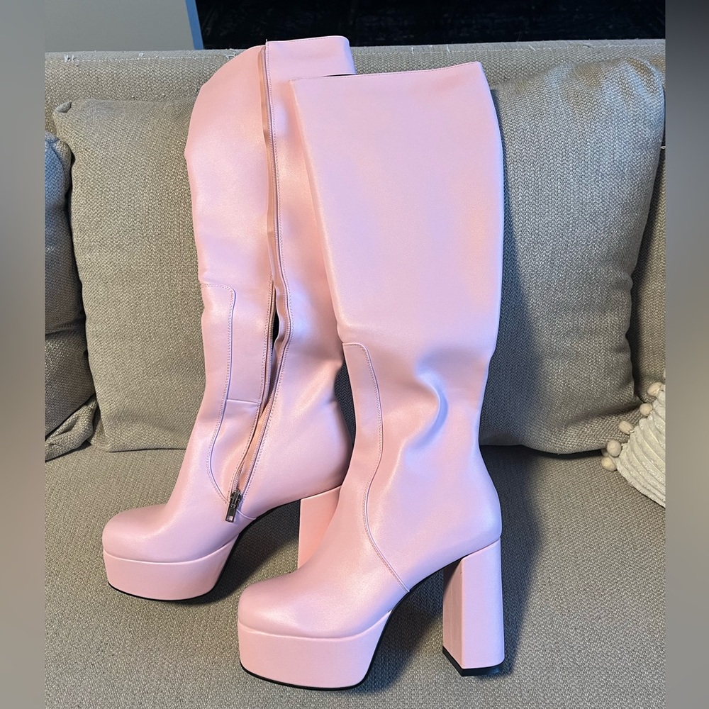 BRAND NEW Dolls Kill Knee-high baby pink boots size 9